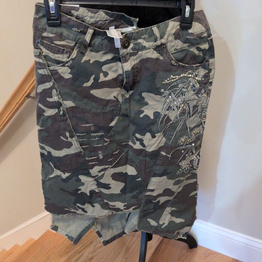 VTG Y2K By Deep Los Angeles Camo Patchwork Skirt Distressed Sequin